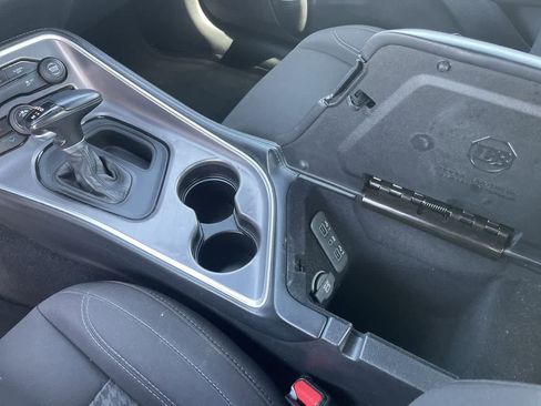 Used 2022 Dodge Challenger SXT RWD image 21