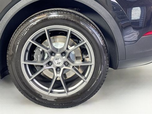 Used 2025 Porsche Cayenne image 24