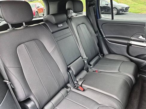 Used 2024 Mercedes-Benz GLB 250 4MATIC image 33