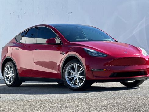 Used 2022 Tesla Model Y Long Range image 2