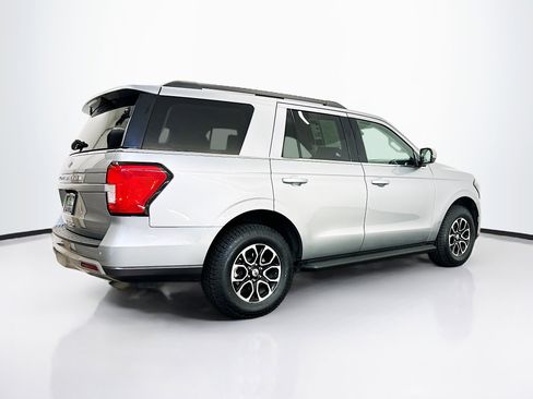 Used 2024 Ford Expedition XLT image 9
