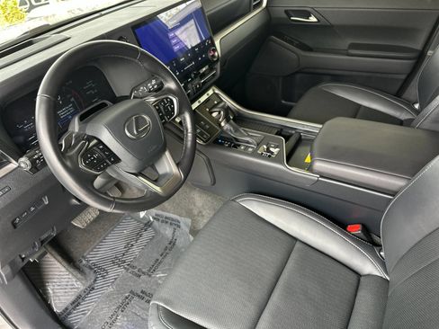 Used 2024 Lexus GX 550 w/ Cold Area Package AWD/4WD image 10
