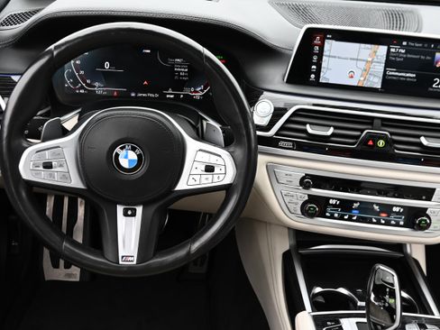 Used 2022 BMW 750i xDrive w/ Executive Package image 14