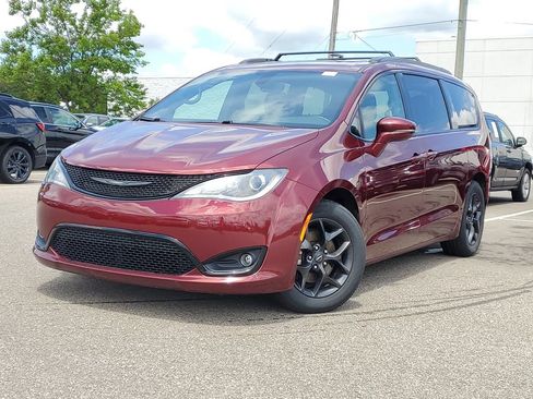 Used 2019 Chrysler Pacifica Limited w/ S Appearance Package FWD image 38