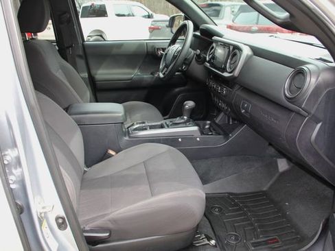 Used 2018 Toyota Tacoma TRD Off-Road w/ Technology Package image 35