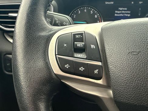 Used 2022 Ford Explorer XLT w/ Equipment Group 202A image 43