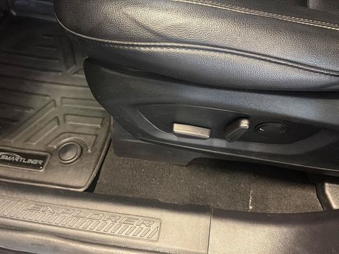 Used 2020 Ford Explorer XLT w/ Equipment Group 202A AWD/4WD image 22