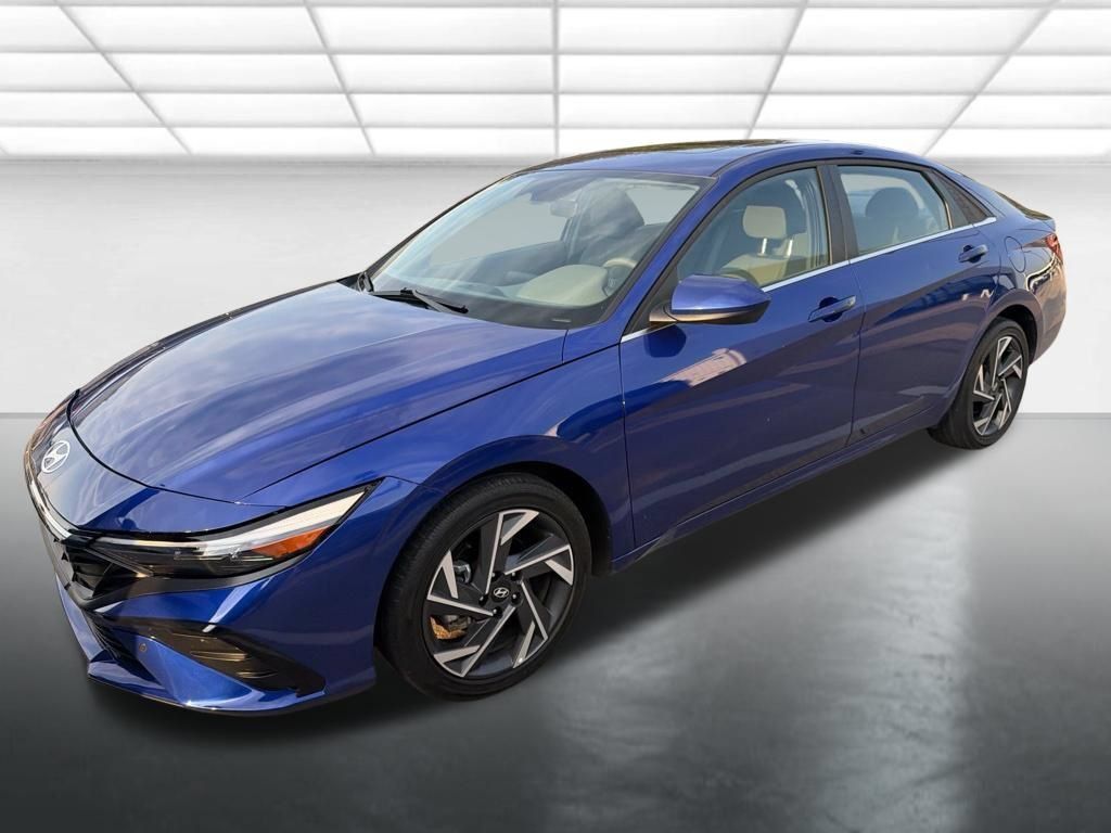 Used 2025 Hyundai Elantra SEL FWD image 5