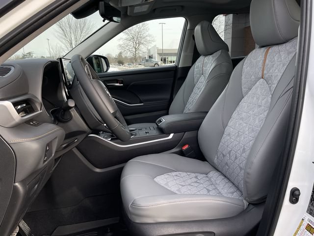 Used 2022 Toyota Highlander Bronze Edition AWD/4WD image 14