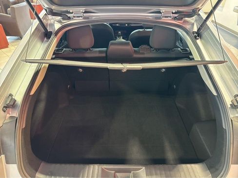 Used 2025 Toyota Prius LE FWD image 36