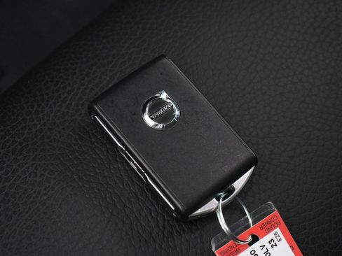 Certified 2023 Volvo XC60 T8 Plus AWD/4WD image 33