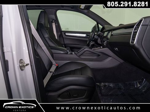 Used 2023 Porsche Cayenne Platinum Edition image 49
