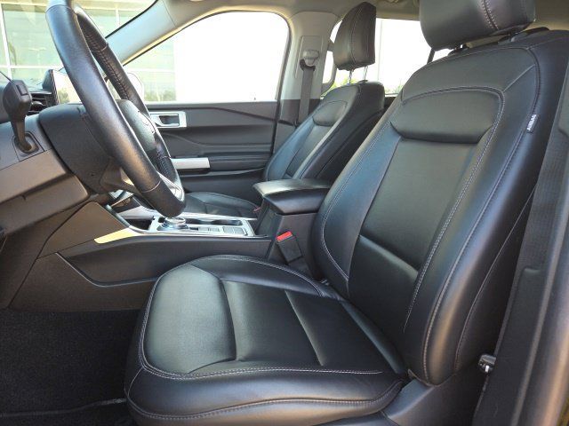 Used 2024 Ford Explorer XLT w/ Equipment Group 202A RWD image 28