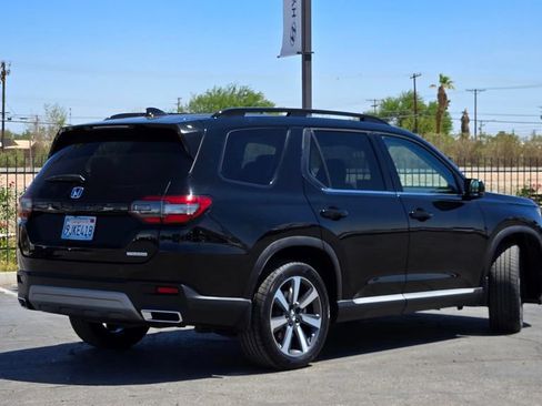 Used 2024 Honda Pilot Touring image 4