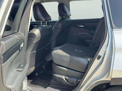 Used 2021 Toyota Highlander XLE AWD/4WD image 47