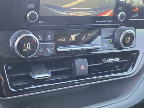 Used 2021 Toyota Highlander LE image 24