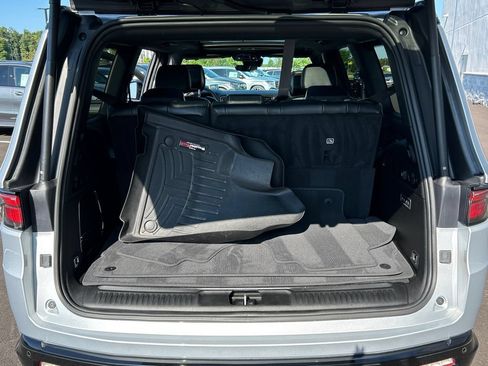 Used 2023 Jeep Wagoneer Series II AWD/4WD image 8