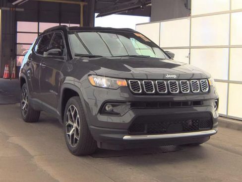 Used 2024 Jeep Compass Limited AWD/4WD image 4