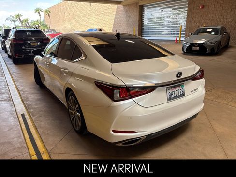 Used 2019 Lexus ES 350 w/ Premium Package image 4