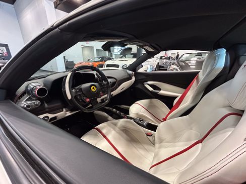 Used 2022 Ferrari F8 Tributo RWD image 10
