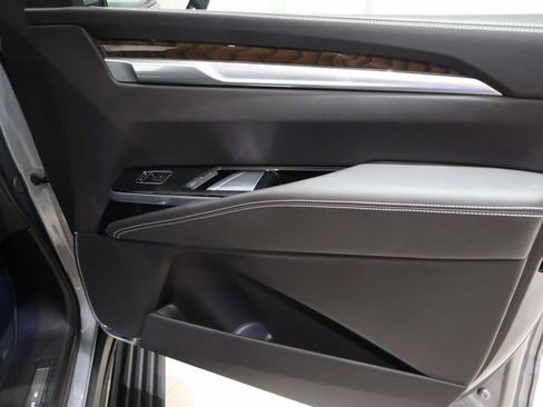 Used 2025 Cadillac Escalade Sport Platinum w/ LPO, Floor Liner Package AWD/4WD image 15