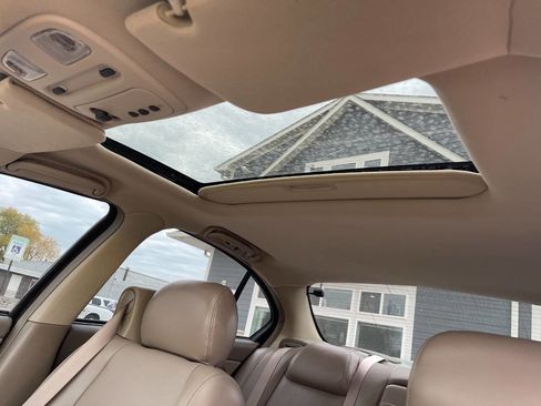 Used 2004 Pontiac Bonneville SLE image 26