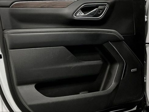 Used 2023 Chevrolet Suburban Z71 w/ Luxury Package image 21