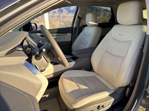 Used 2021 Cadillac XT5 Premium Luxury image 18