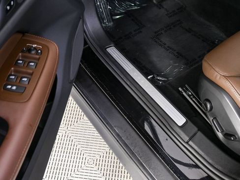 Certified 2025 Volvo V60 B5 Cross Country Plus image 9