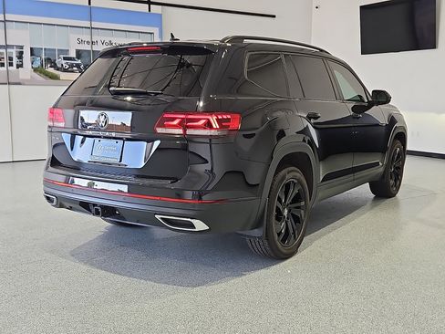 Used 2023 Volkswagen Atlas SE w/ Black Wheel Package FWD image 3