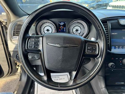 Used 2014 Chrysler 300 C image 12