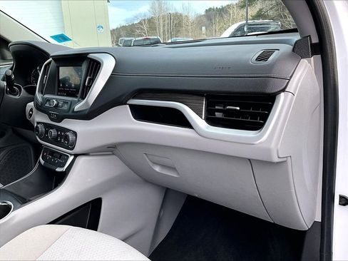 Used 2023 GMC Terrain SLE w/ Driver Convenience Package image 17