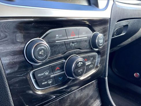 Used 2016 Chrysler 300 Limited RWD image 35