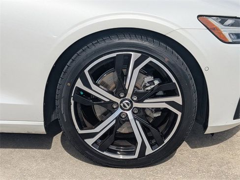 Used 2024 Volvo S60 B5 Plus image 11