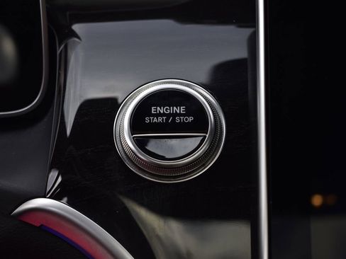 Used 2025 Mercedes-Benz GLC 350e 4MATIC image 33