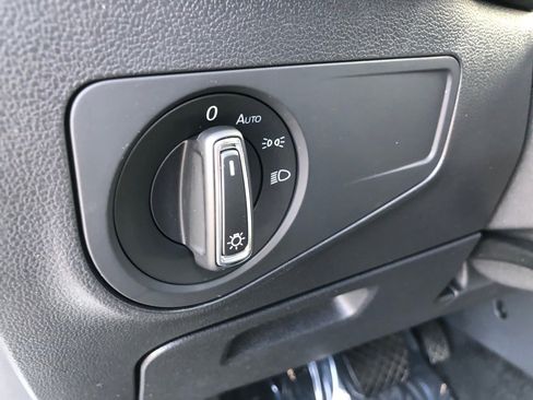 Used 2024 Volkswagen Tiguan SE image 13