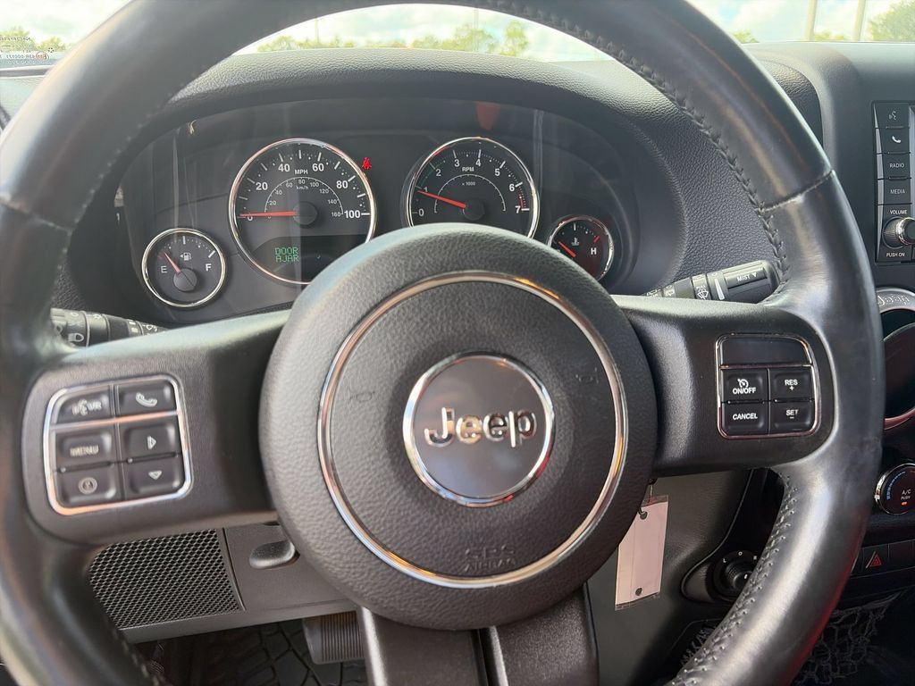 Used 2015 Jeep Wrangler Unlimited Sahara w/ Connectivity Group AWD/4WD image 21