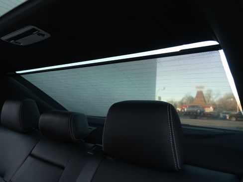 Used 2015 Mercedes-Benz E 400 4MATIC Sedan image 39