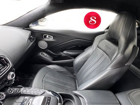 Used 2019 Aston Martin V8 Vantage Coupe image 21