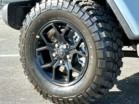 New 2026 Jeep Gladiator Sport image 11