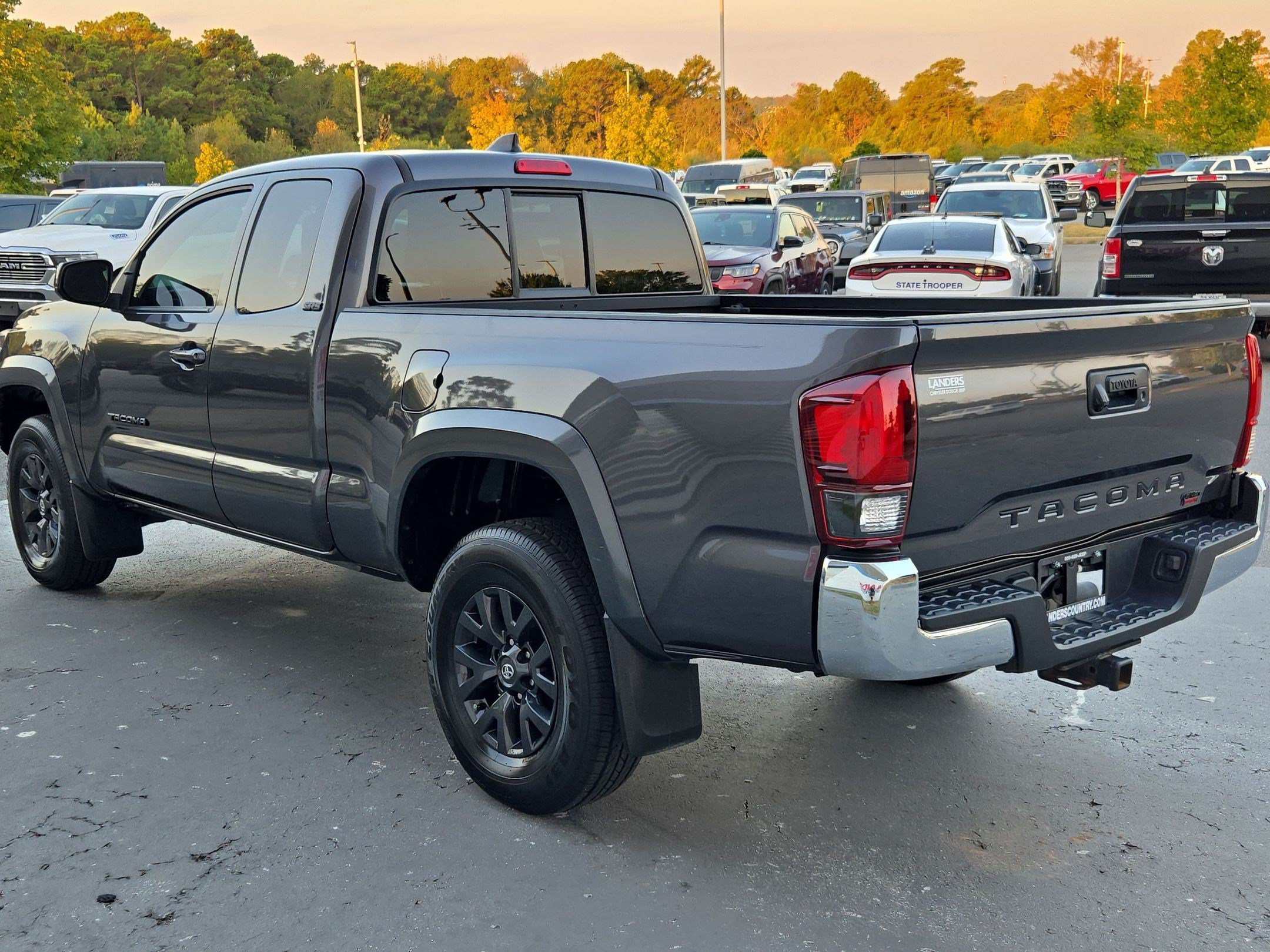 Used 2022 Toyota Tacoma SR5 w/ SR5 Appearance Package (SM) RWD image 5