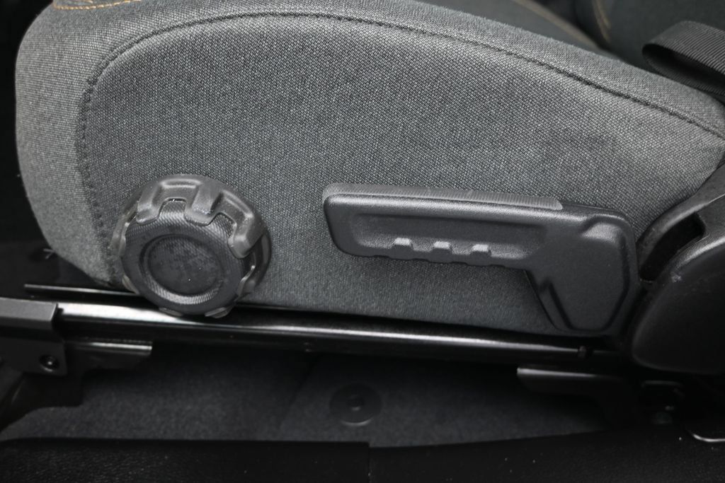 Used 2024 Jeep Wrangler Sport AWD/4WD image 17