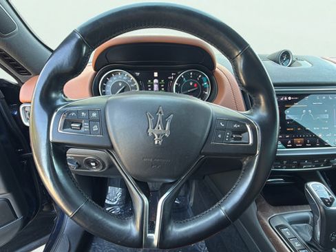 Used 2022 Maserati Levante GT AWD/4WD image 15