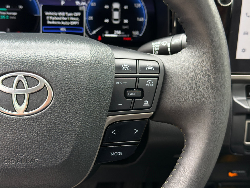 Used 2025 Toyota Camry XLE FWD image 25