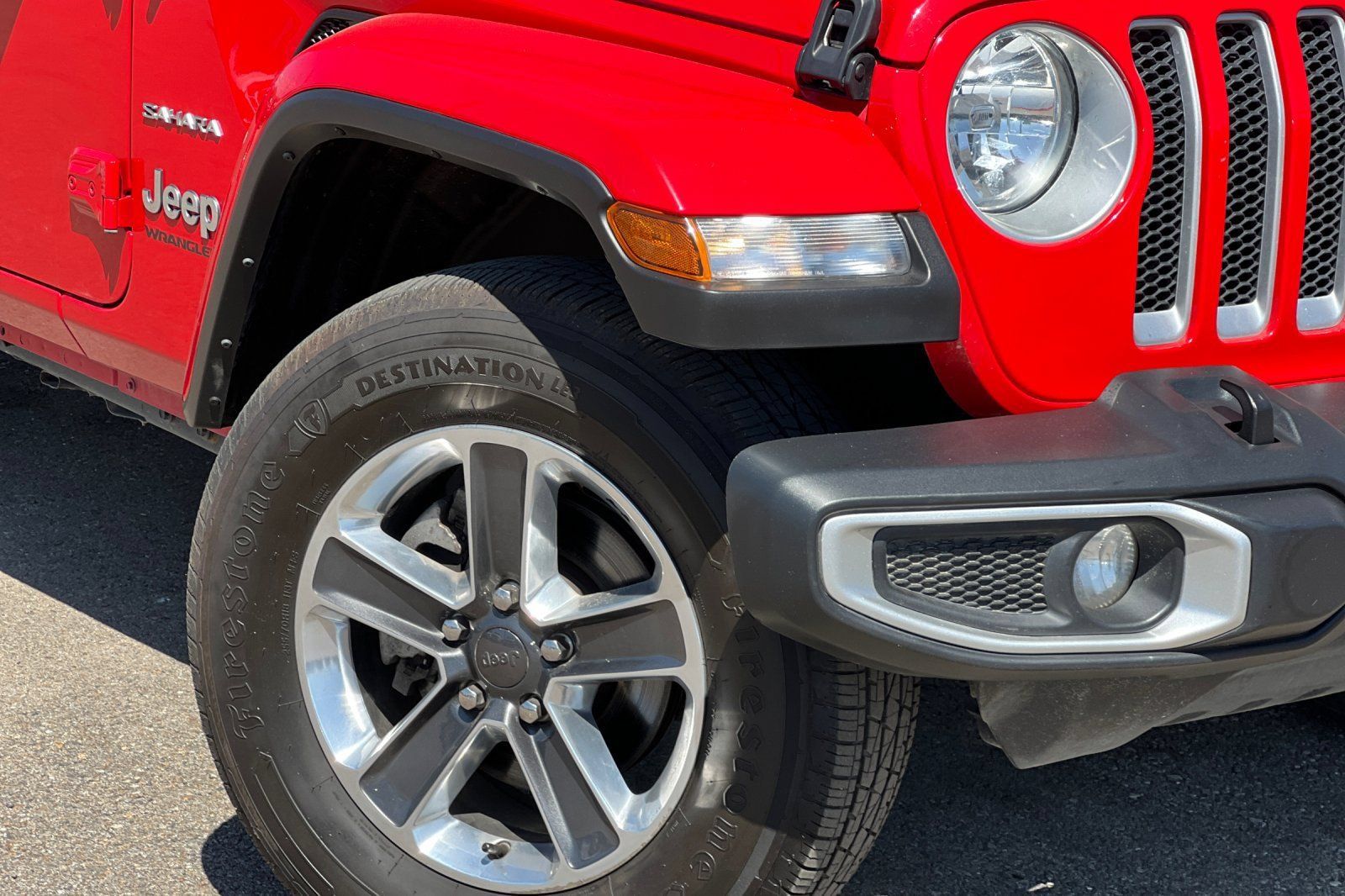 Used 2023 Jeep Wrangler Unlimited Sahara AWD/4WD image 31