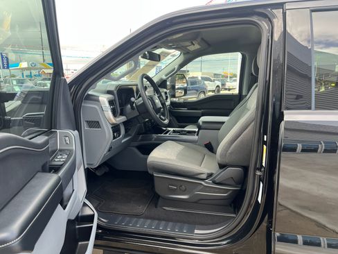 Used 2024 Ford F250 XLT w/ Black Appearance Package AWD/4WD image 9