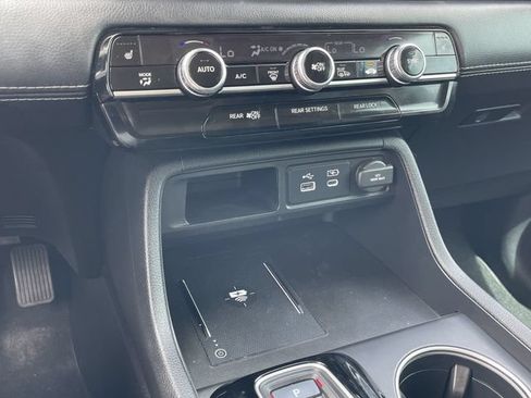 Certified 2025 Honda Pilot Touring image 20