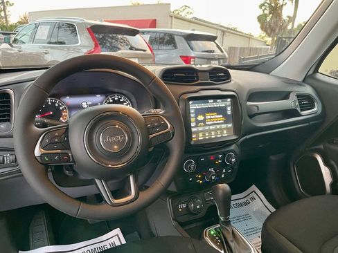 Used 2022 Jeep Renegade Latitude image 13