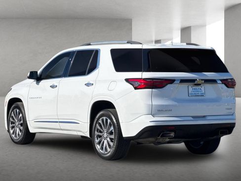 Used 2023 Chevrolet Traverse Premier FWD image 6