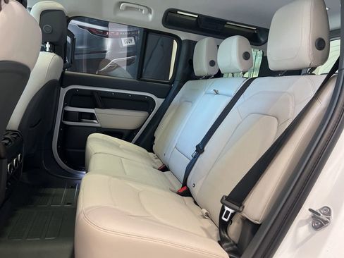 New 2024 Land Rover Defender 110 SE image 15